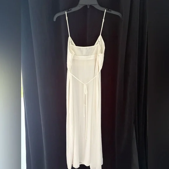Ivory Vera Wang Nightgown - Picture 3 of 3
